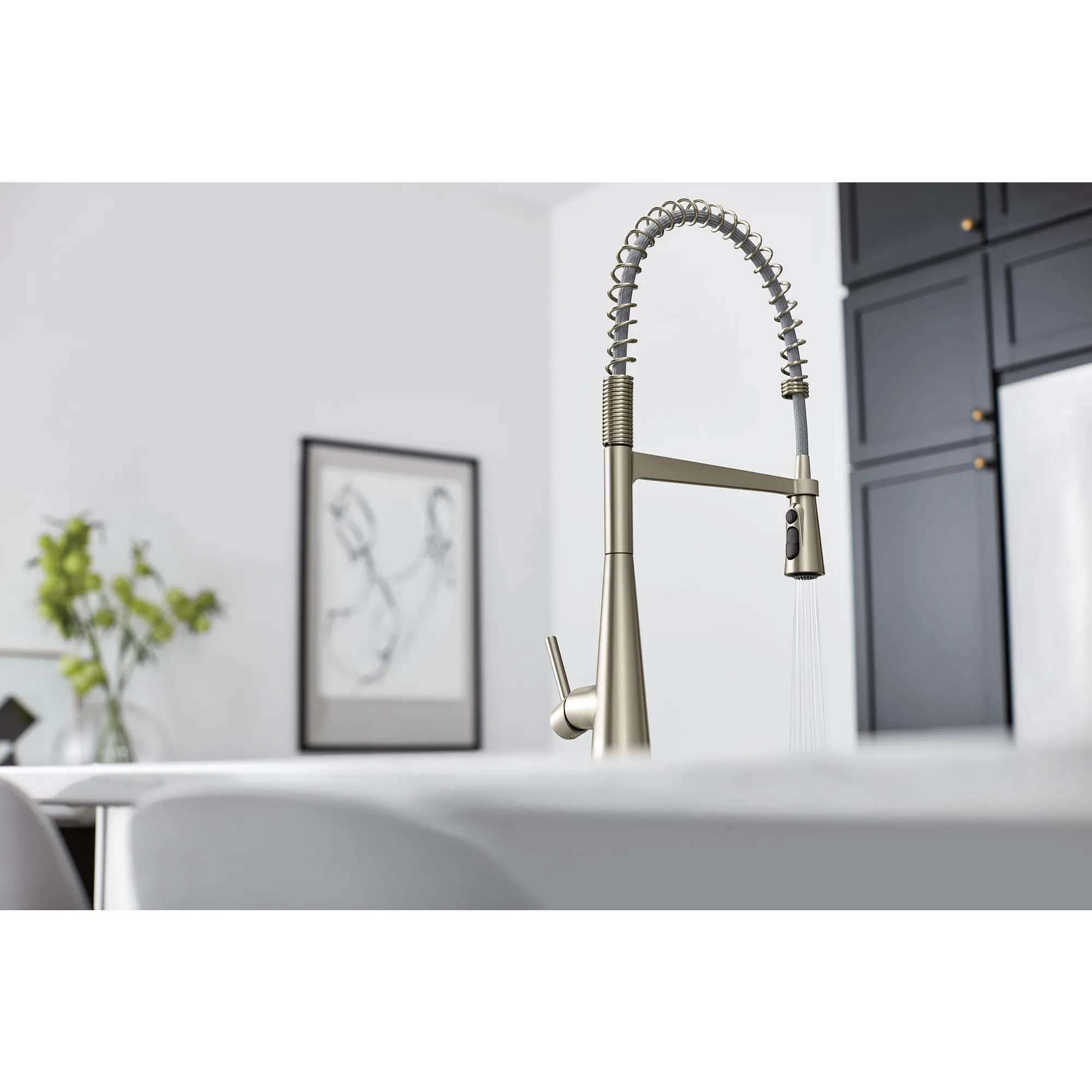 Sleek One-Handle Pre-Rinse Spring Pulldown Kitchen Faucet - Image 4