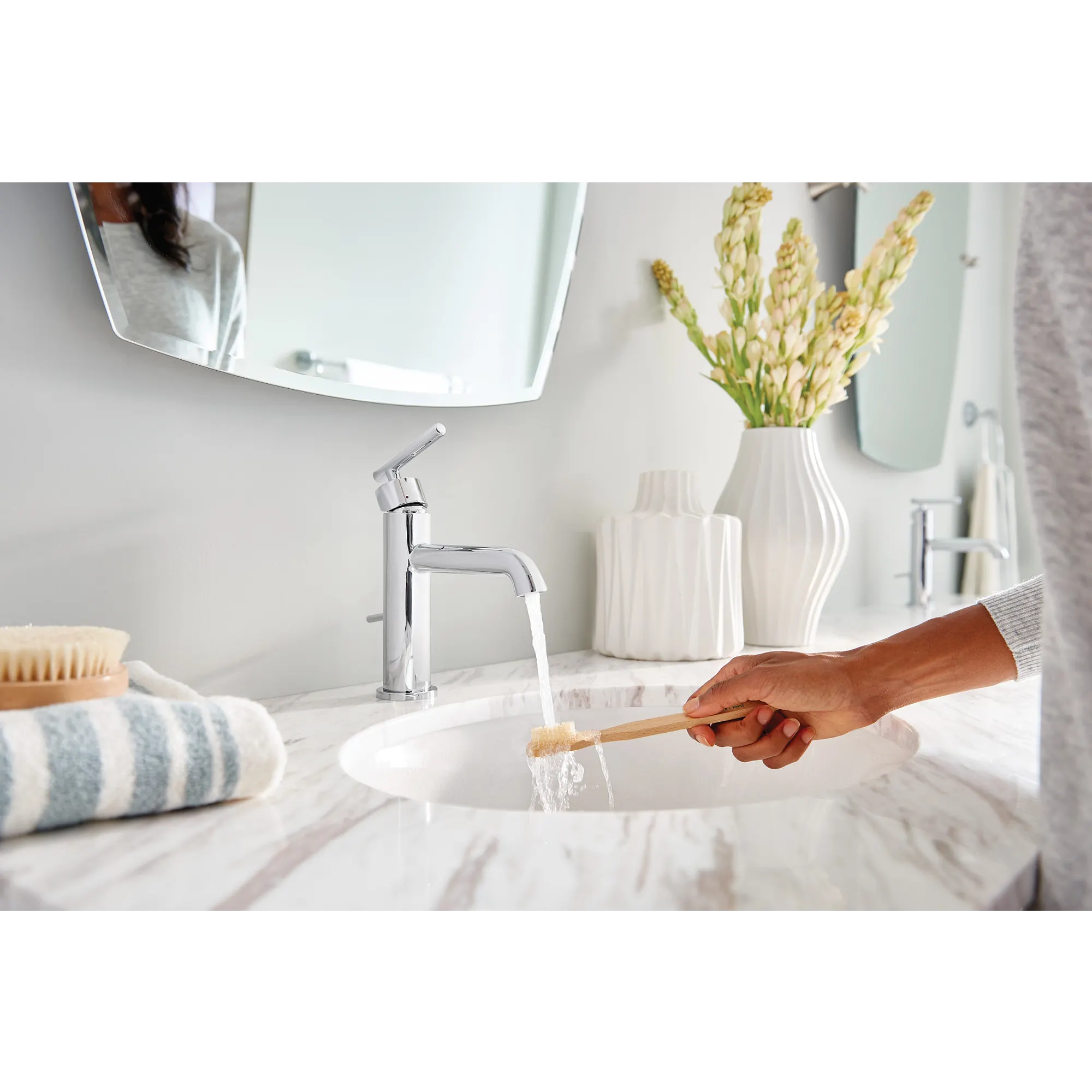 Gibson One-handle Bathroom Sink Faucet - Image 3