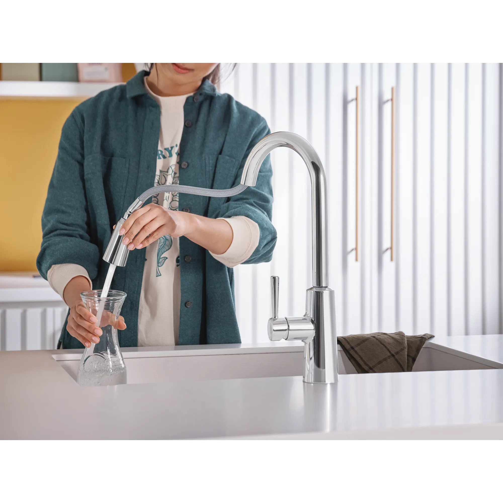 Riley MotionSense Wave One-Handle Pulldown Touchless Kitchen Faucet - Image 10