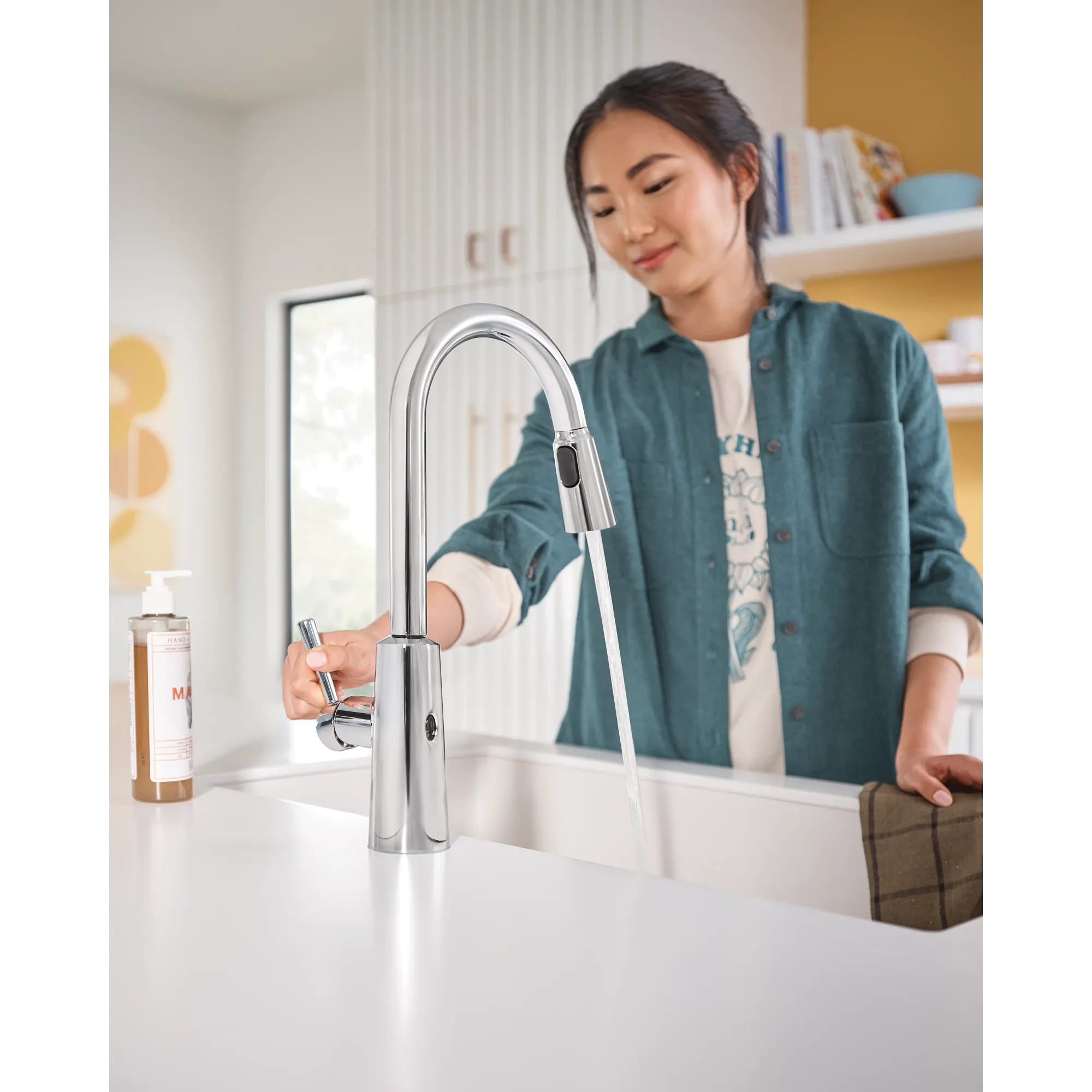 Riley MotionSense Wave One-Handle Pulldown Touchless Kitchen Faucet - Image 11