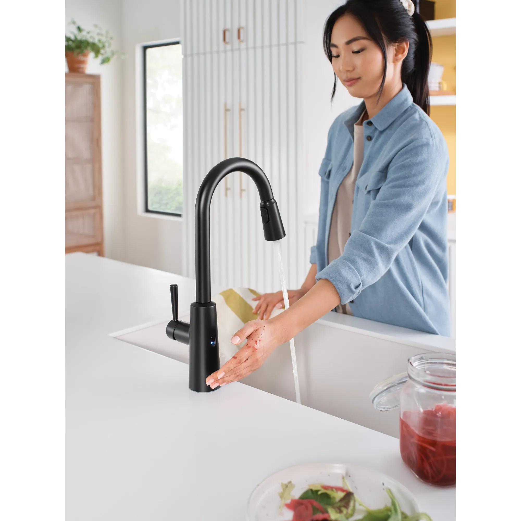 Riley MotionSense Wave One-Handle Pulldown Touchless Kitchen Faucet - Image 23