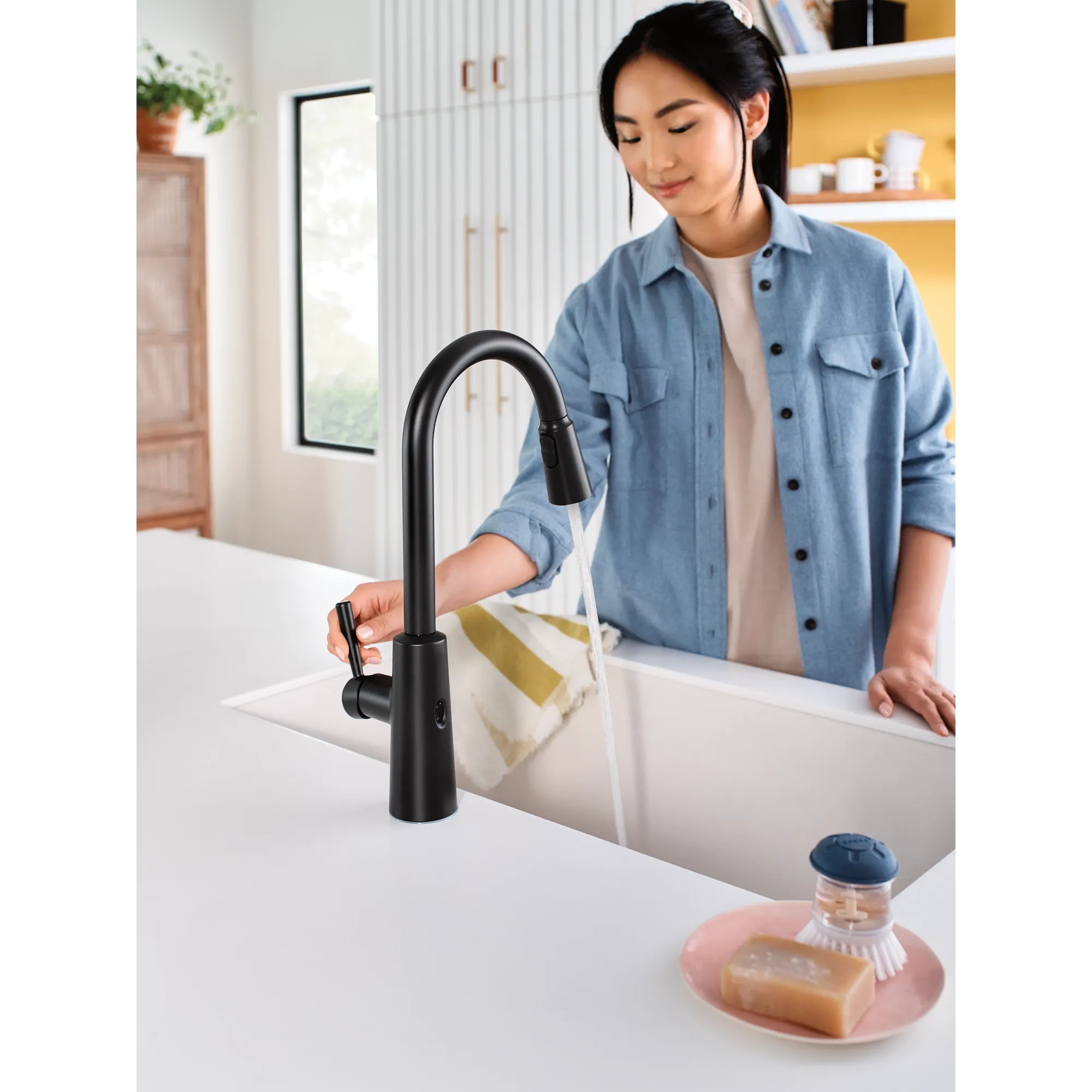 Riley MotionSense Wave One-Handle Pulldown Touchless Kitchen Faucet - Image 28