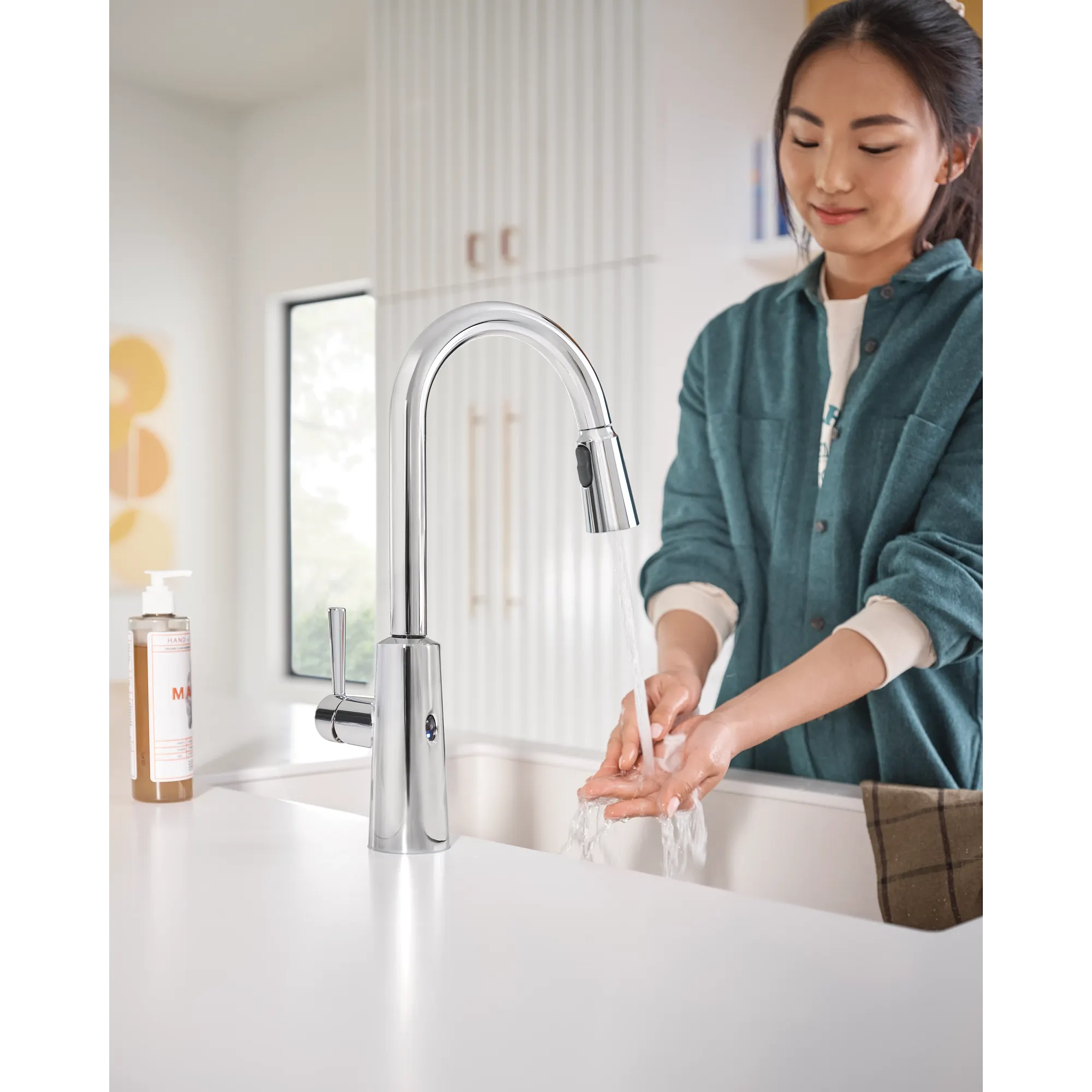 Riley MotionSense Wave One-Handle Pulldown Touchless Kitchen Faucet - Image 9