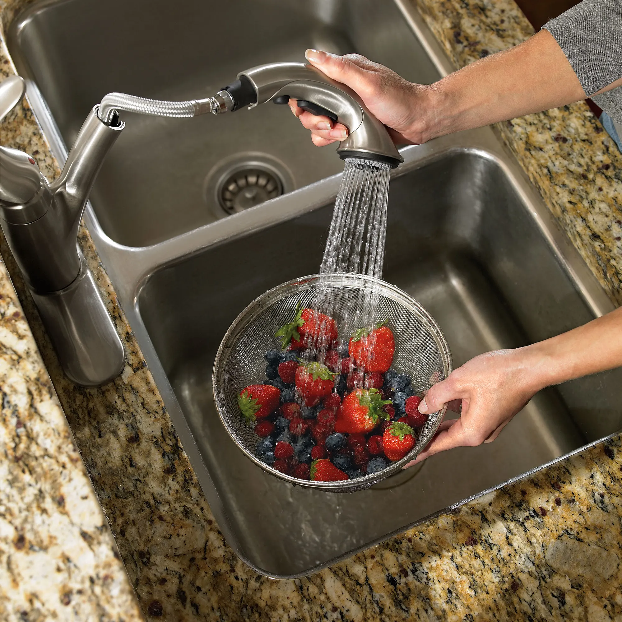 Camerist One-Handle Pullout Kitchen Faucet - Image 12