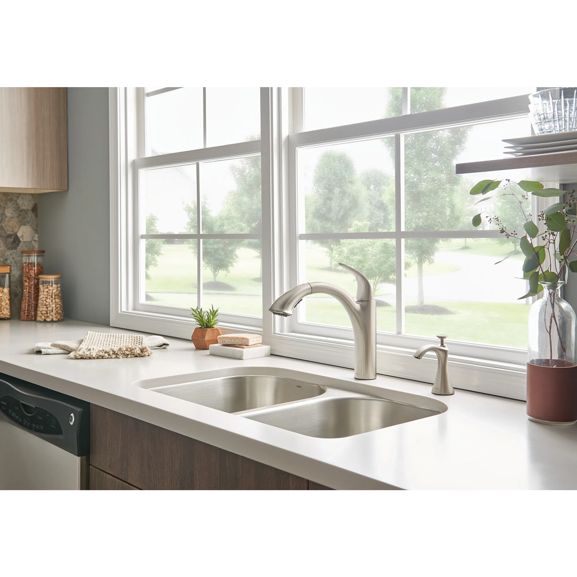 Camerist One-Handle Pullout Kitchen Faucet - Image 2