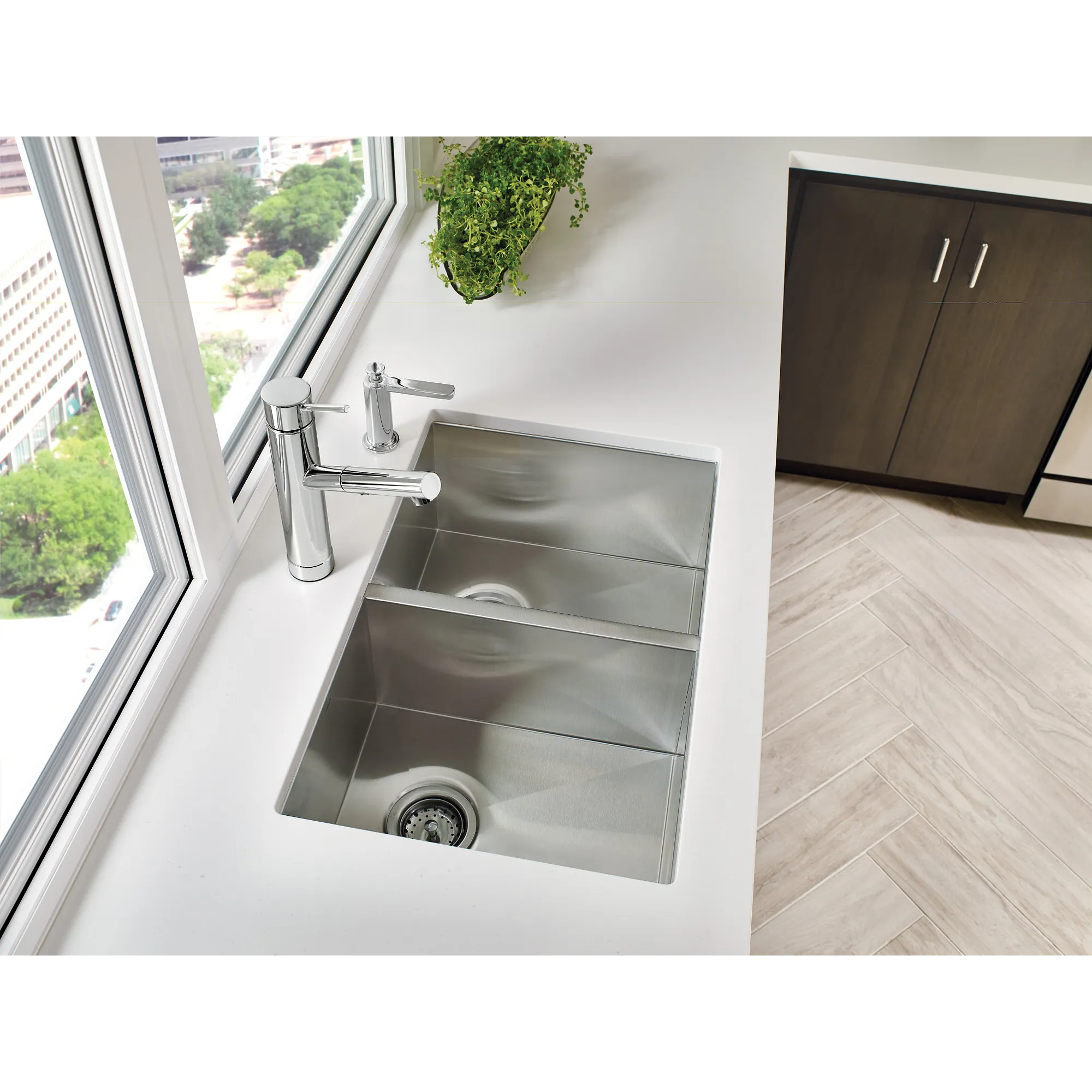 Tilt Chrome One-Handle Low Arc Pullout Kitchen Faucet - Image 5