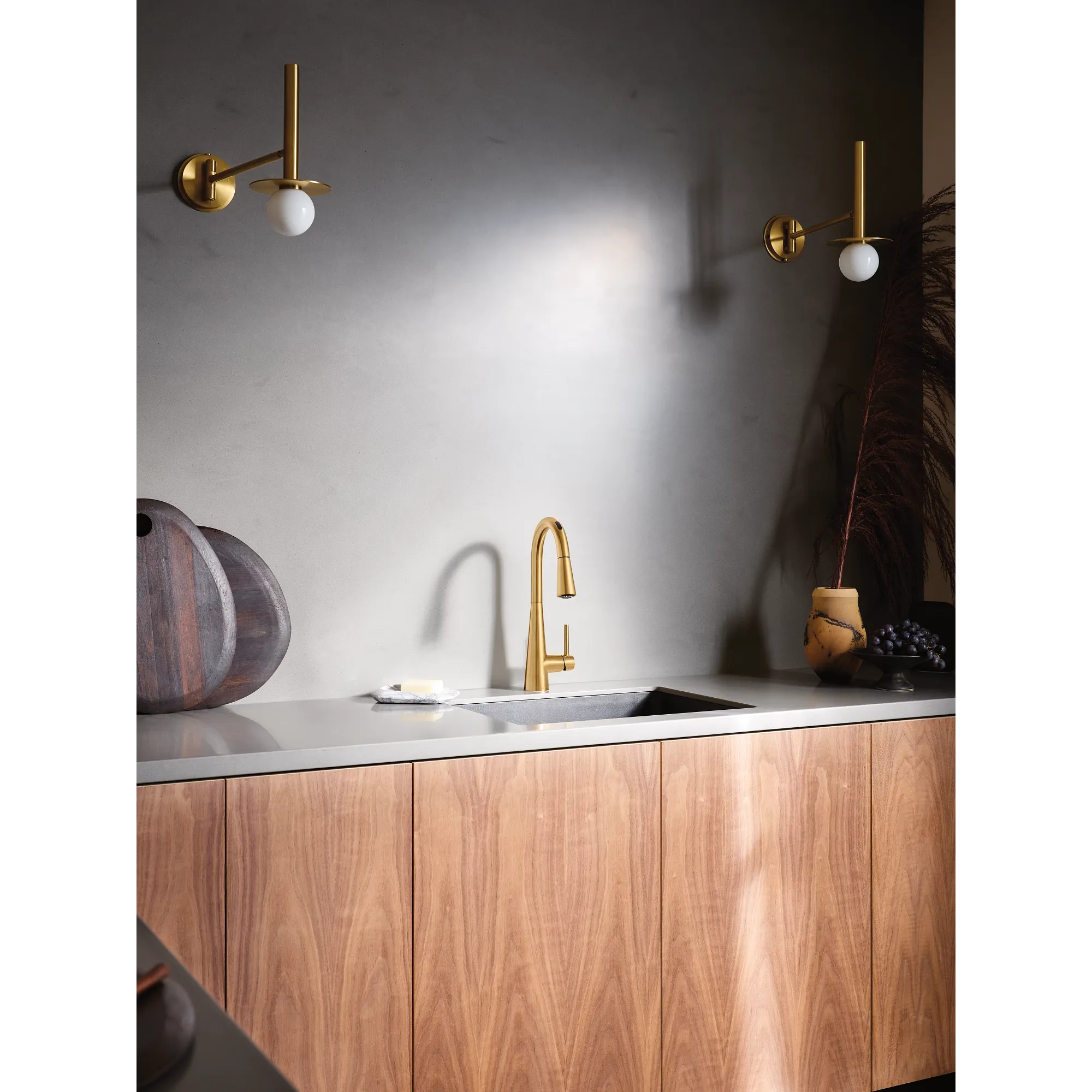 Sleek Smart Pulldown Touchless Kitchen Faucet - Image 25