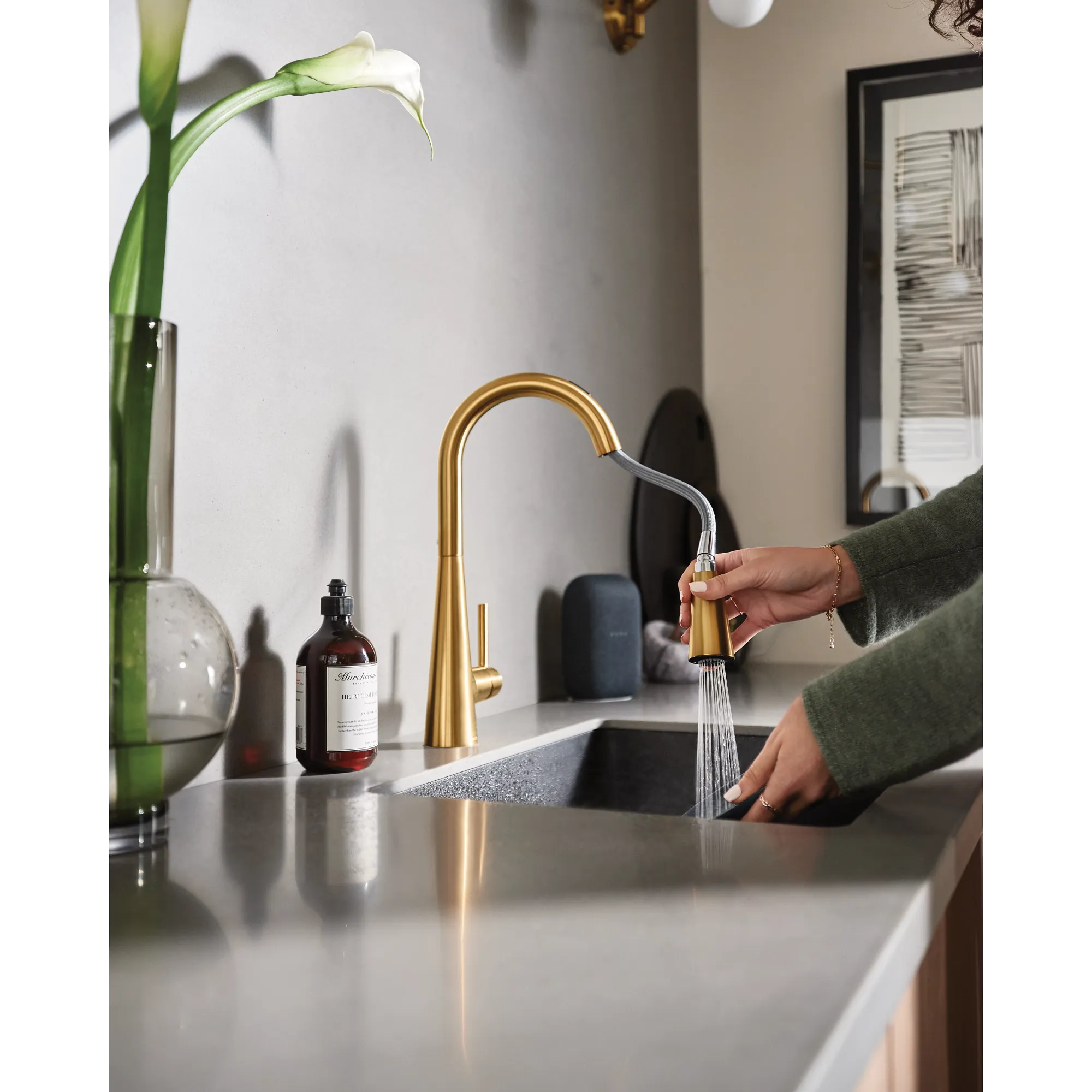 Sleek Smart Pulldown Touchless Kitchen Faucet - Image 26