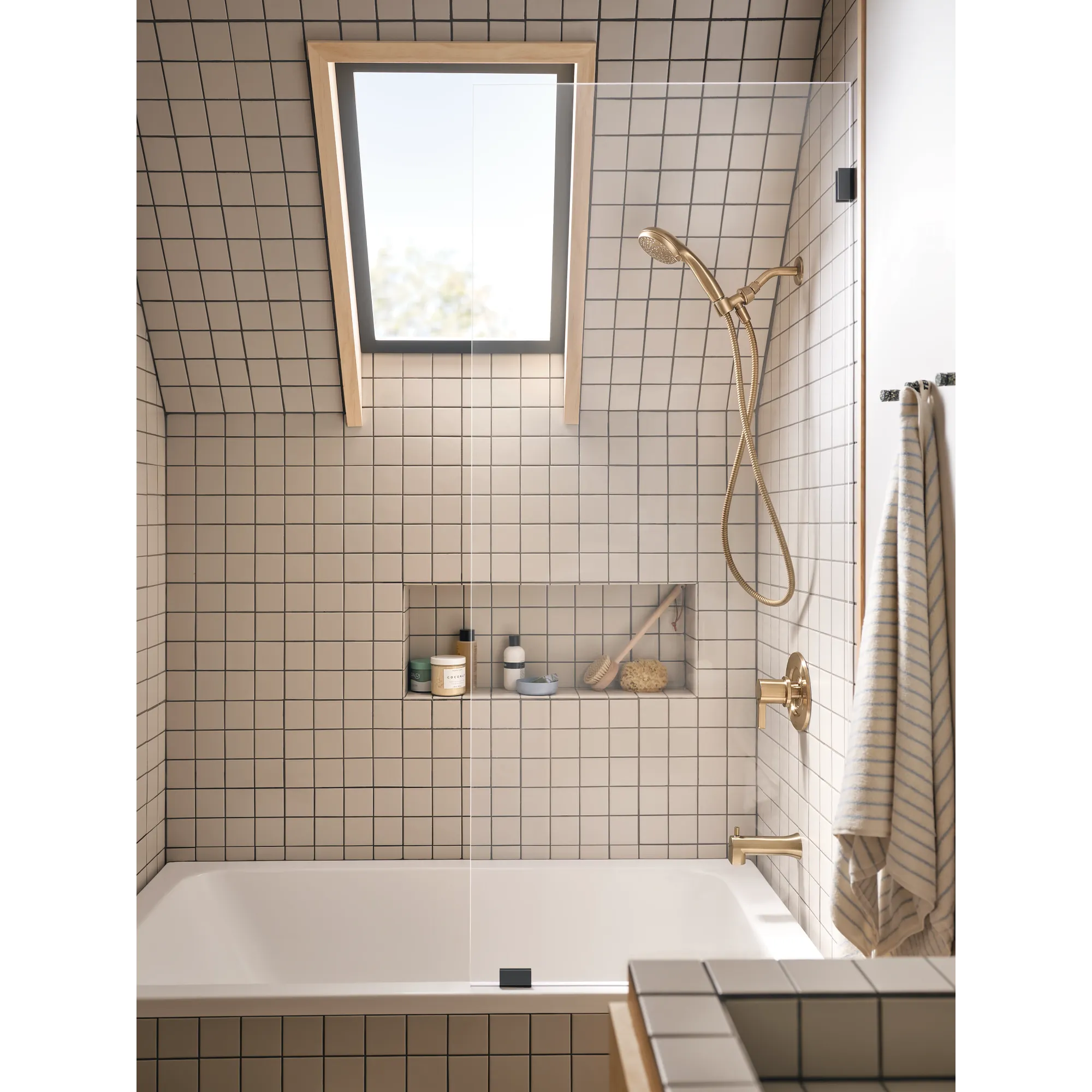 Beric Chrome Posi-Temp(R) tub/shower - Image 29
