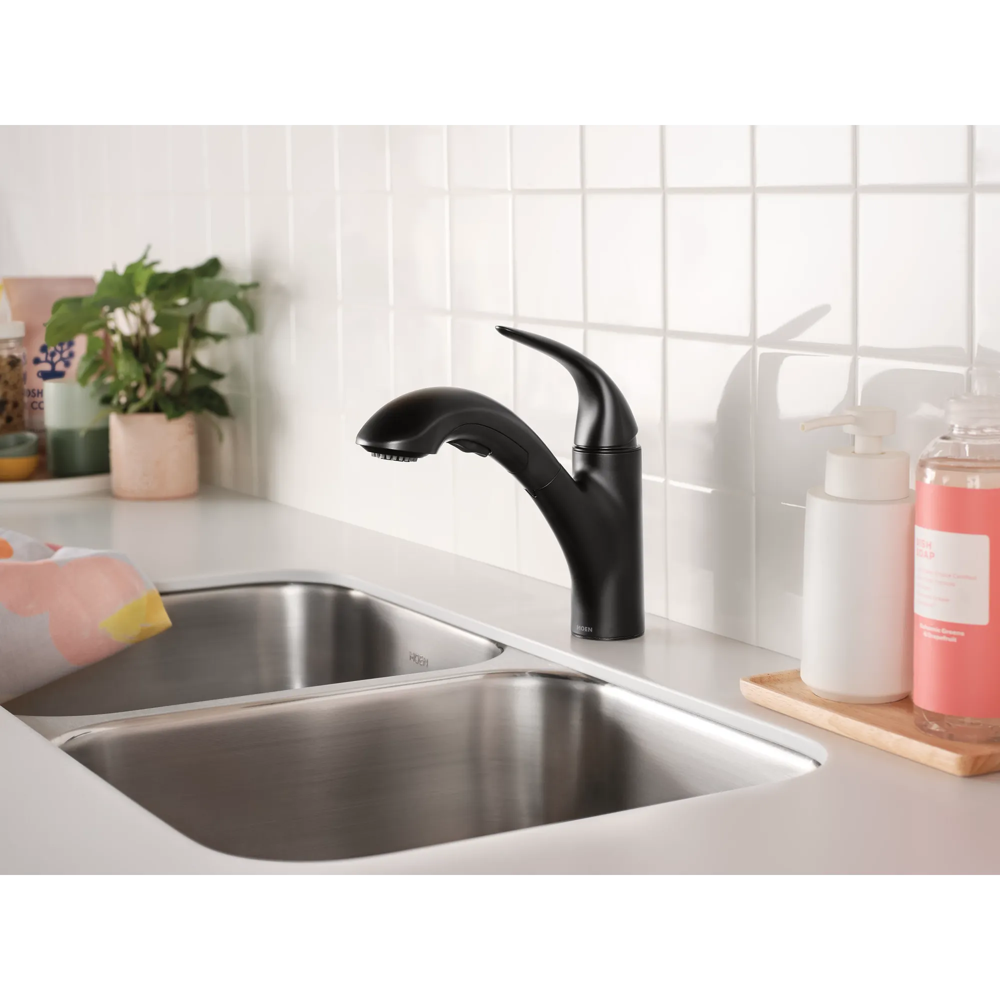 Medina One-Handle Pullout Kitchen Faucet - Image 16