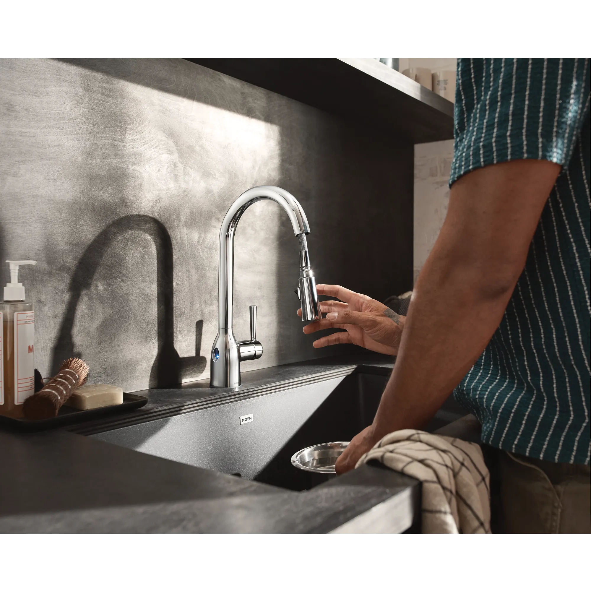 Adler MotionSense Wave One-Handle Pulldown Touchless Kitchen Faucet - Image 7