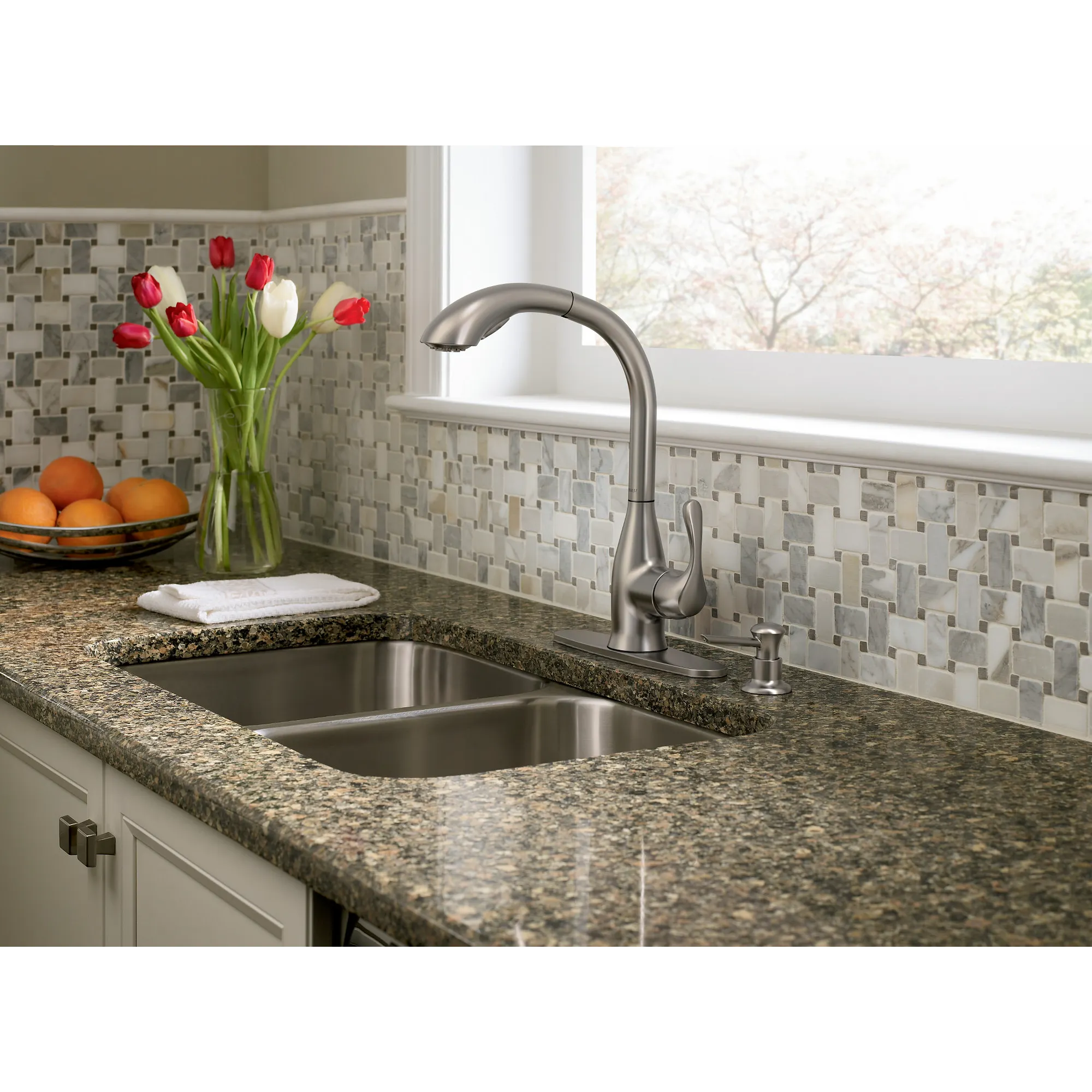 Varese Chrome one-handle high arc pullout kitchen faucet - Image 5