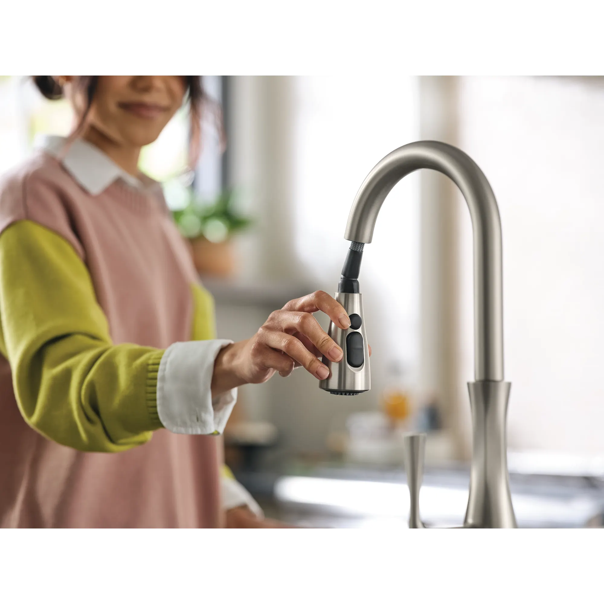 Arlia Chrome one-handle high arc pulldown kitchen faucet - Image 30
