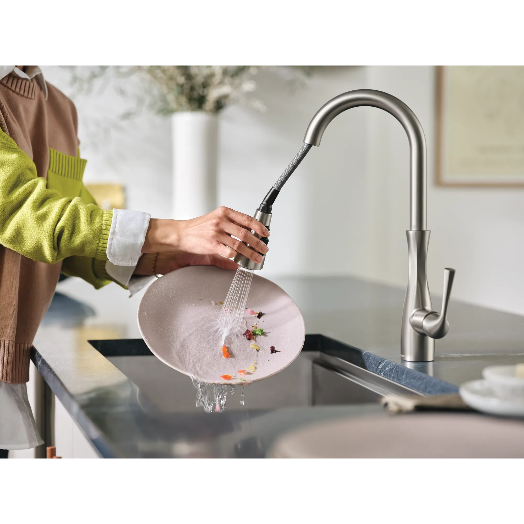 Arlia Chrome one-handle high arc pulldown kitchen faucet - Image 34