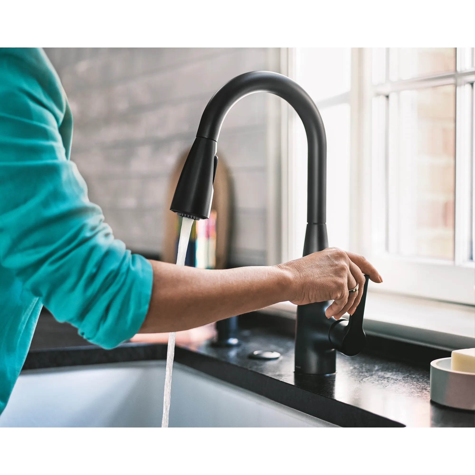 Haelyn MotionSense Wave One-Handle Pulldown Touchless Kitchen Faucet - Image 19