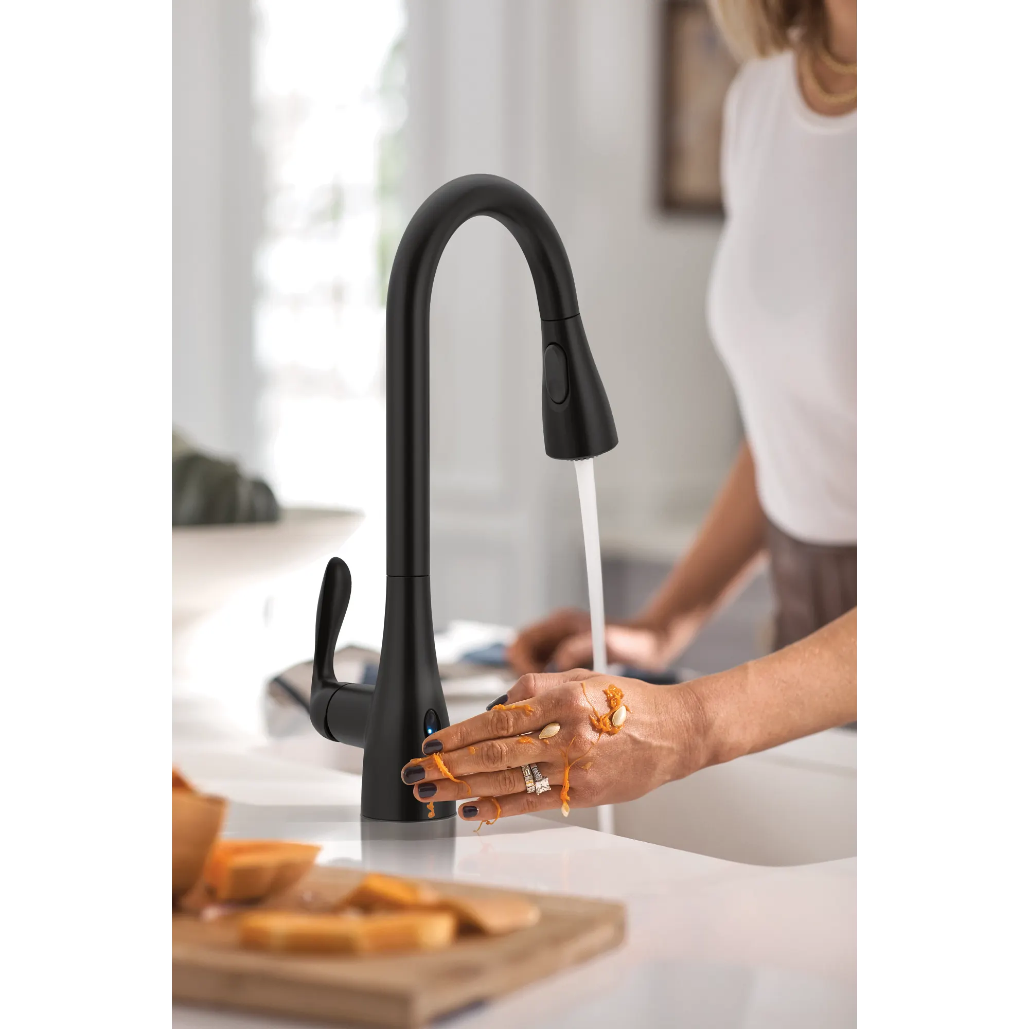 Georgene MotionSense Wave One-Handle Pulldown Touchless Kitchen Faucet - Image 3