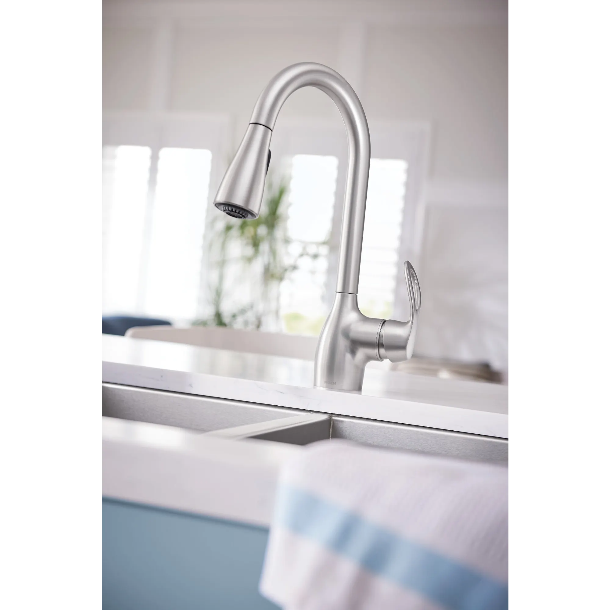 Kleo One-Handle Diverter Pulldown Kitchen Faucet - Image 27