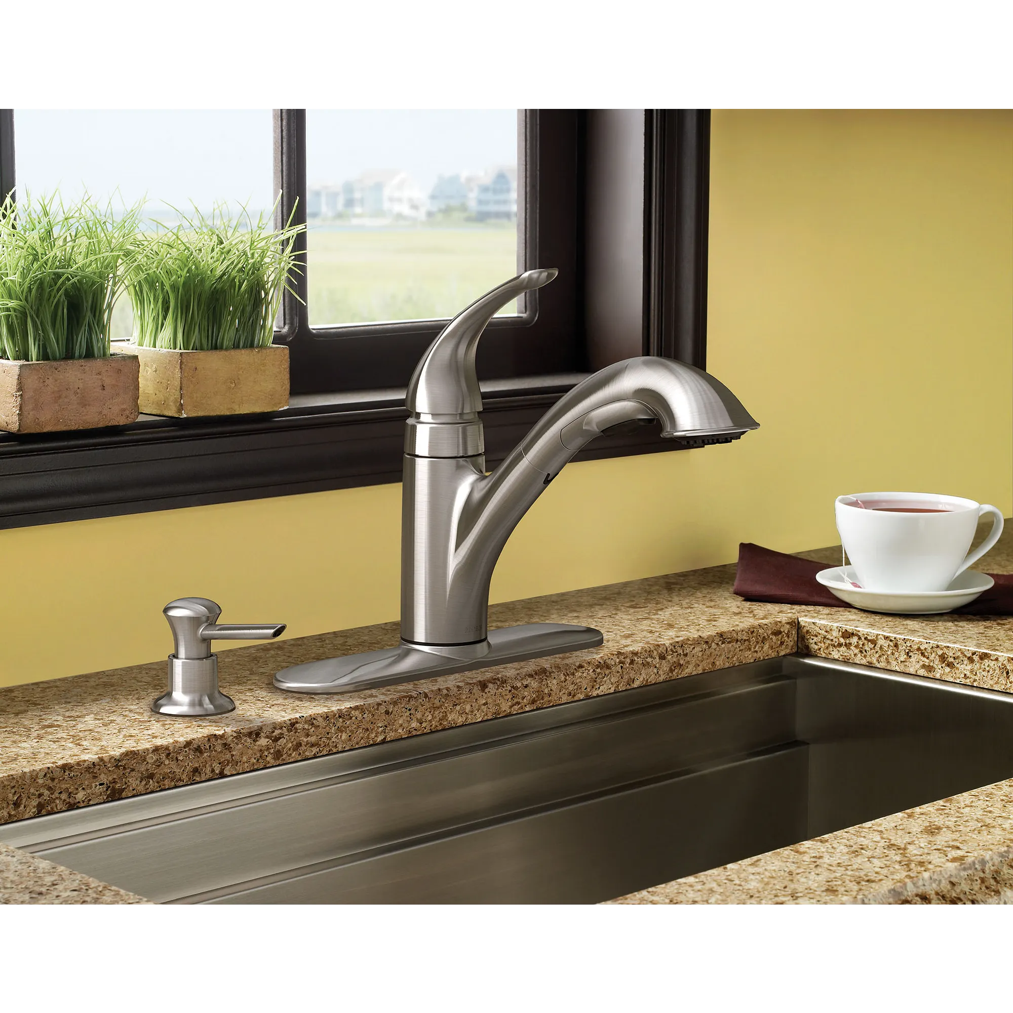Caprillo Spot Resist Stainless One-Handle Pullout Kitchen Faucet