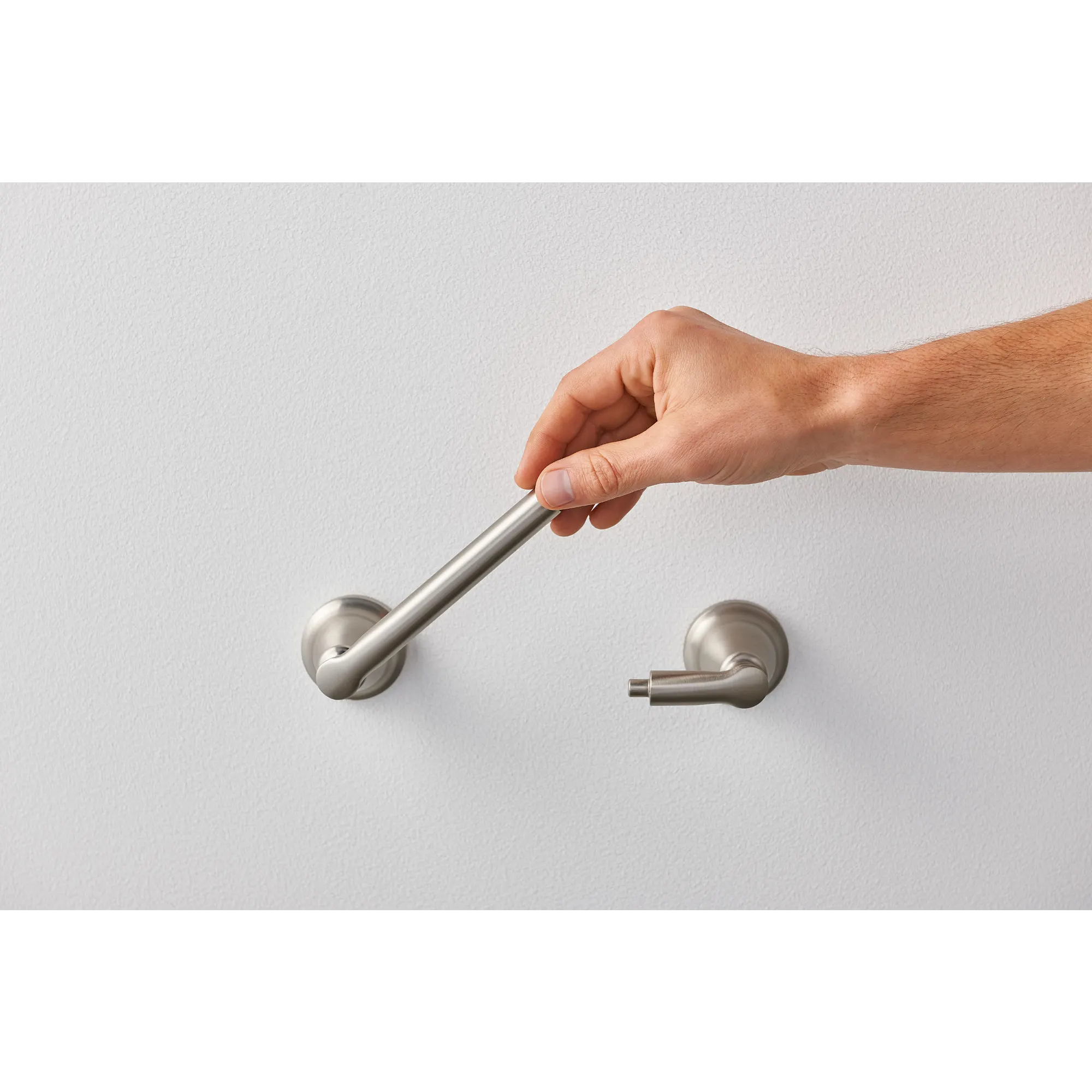 Hilliard Matte black pivoting paper holder - Image 15