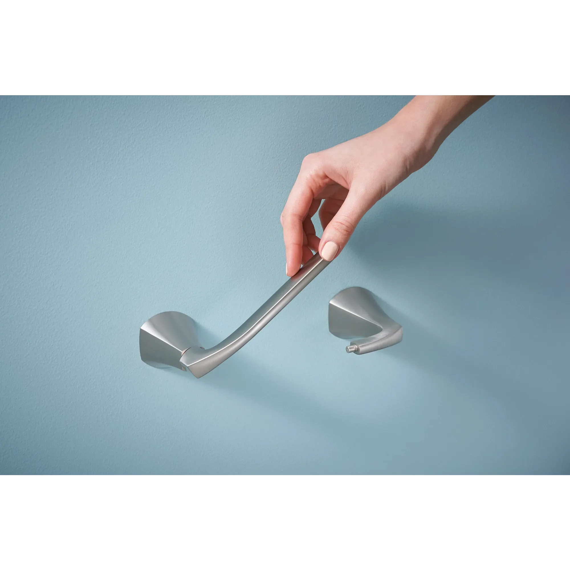 Lindor Chrome pivoting paper holder - Image 9