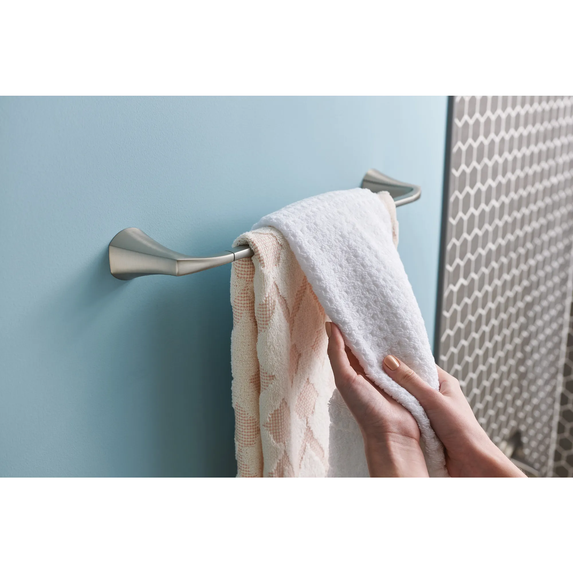 Lindor 24" Towel Bar - Image 11