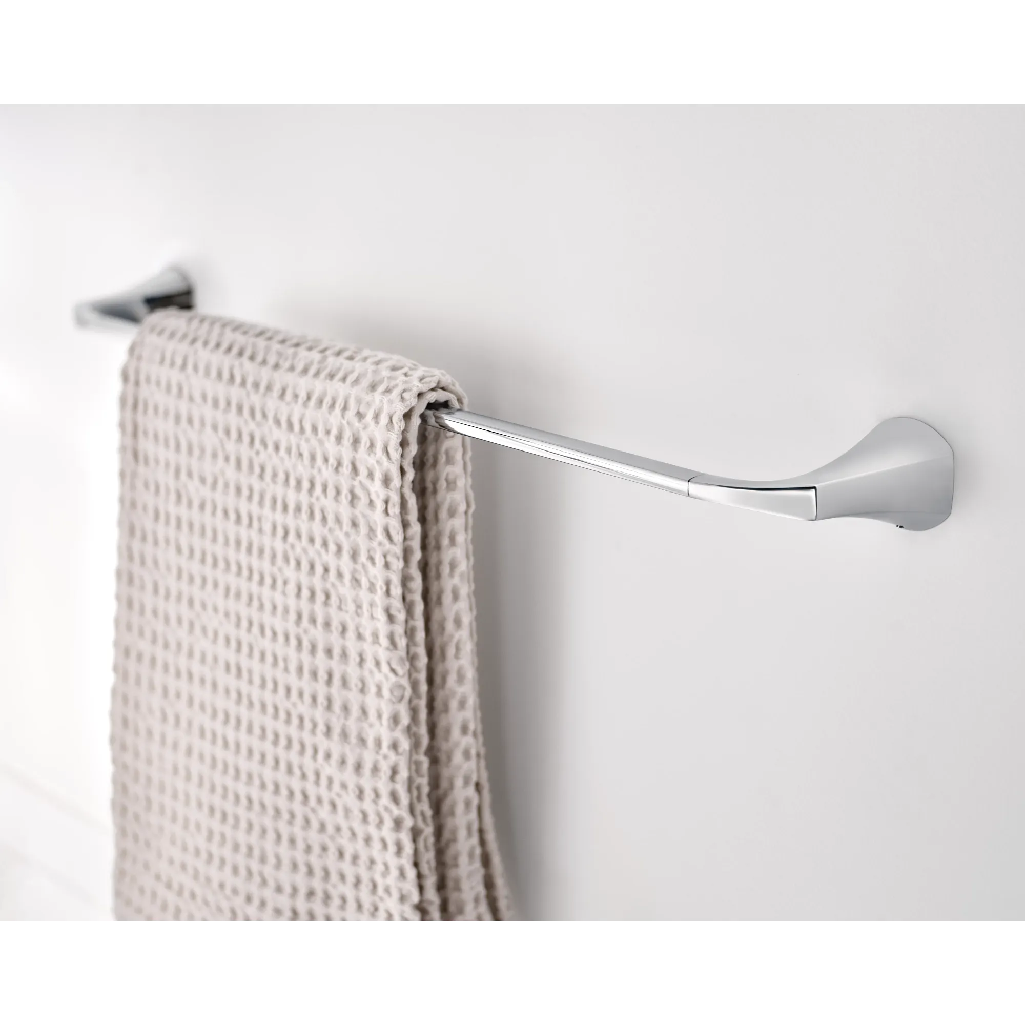 Lindor 24" Towel Bar - Image 2