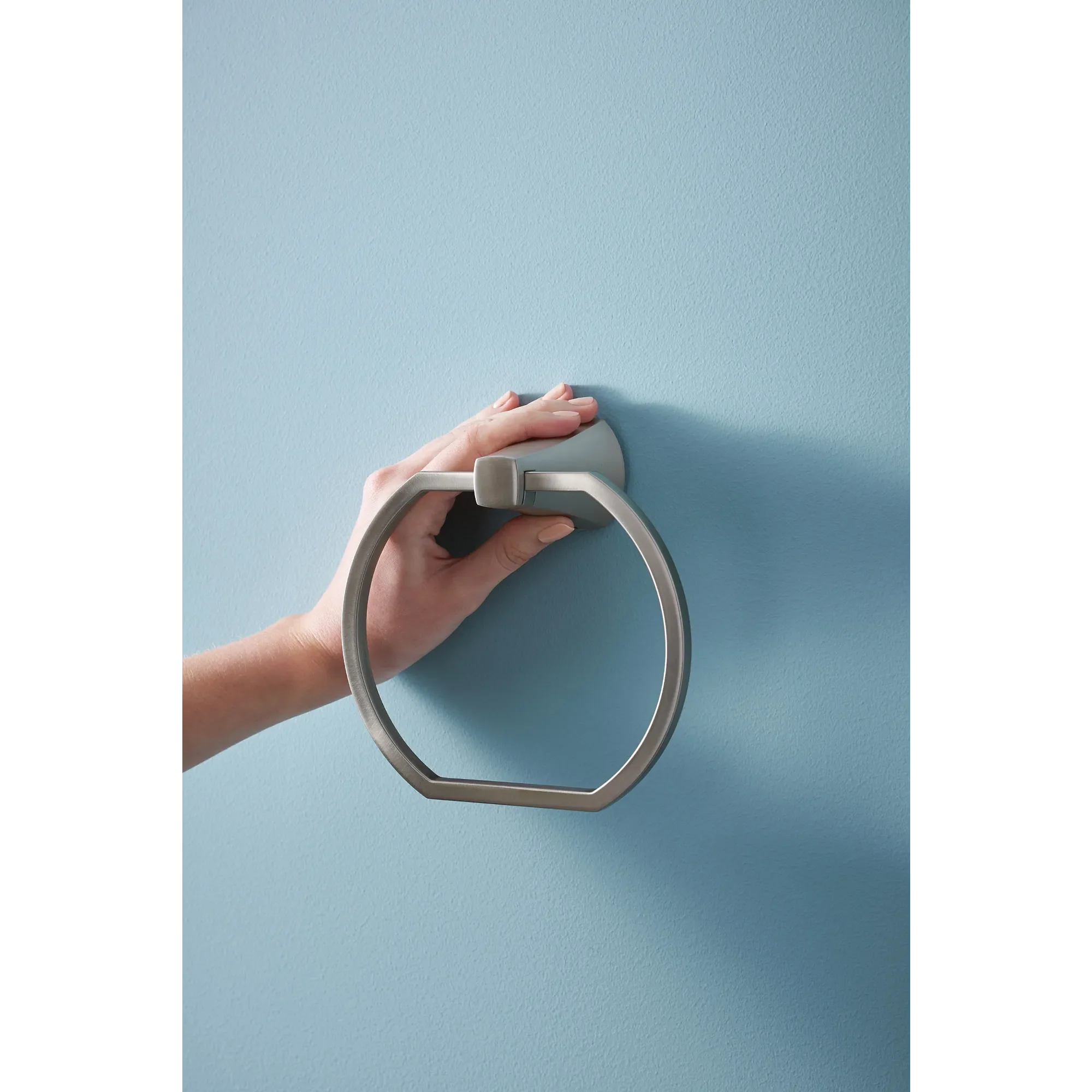 Lindor Towel Ring - Image 15