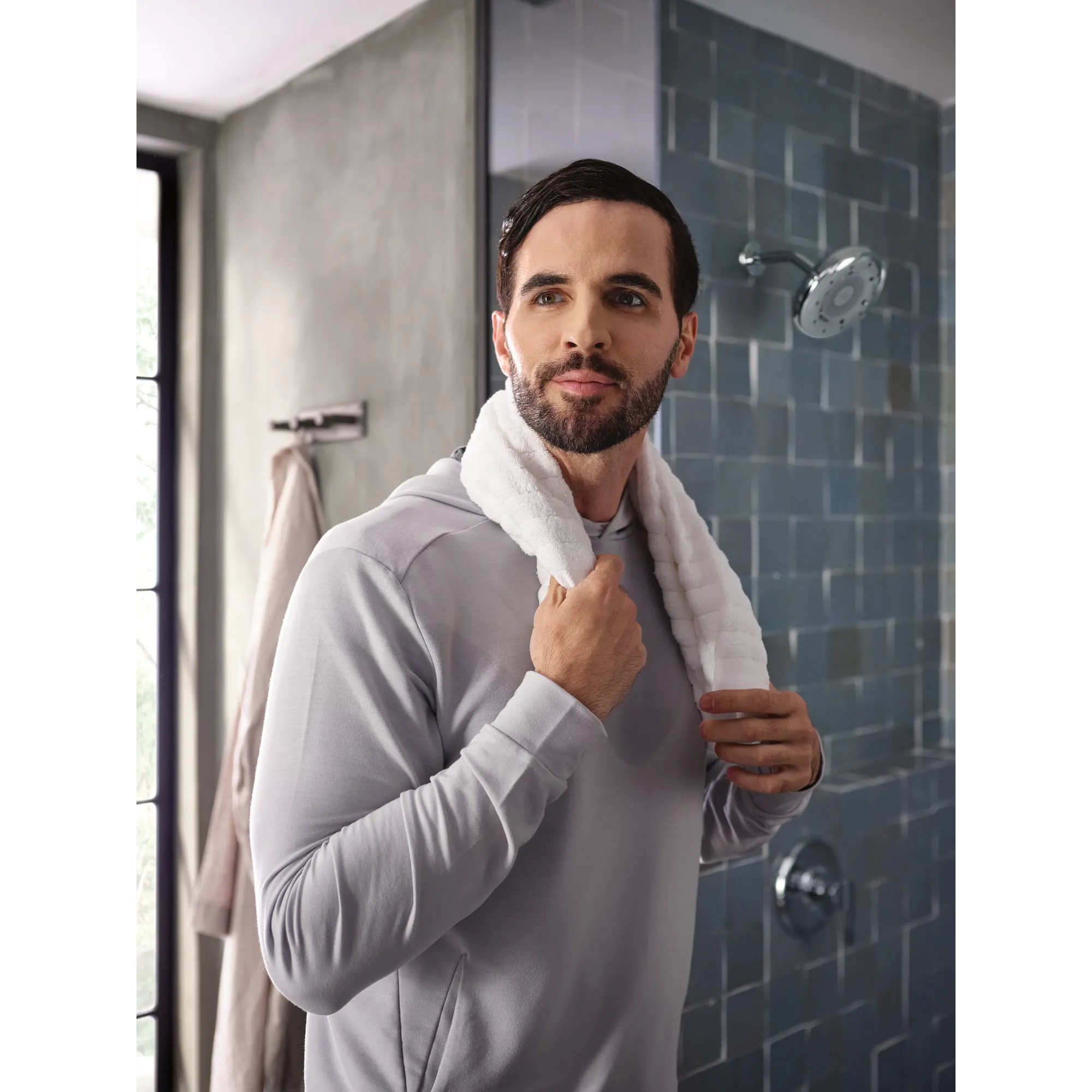 Moen Quattro Four-function 6-1/2" Diameter Spray Head Rainshower - Image 3