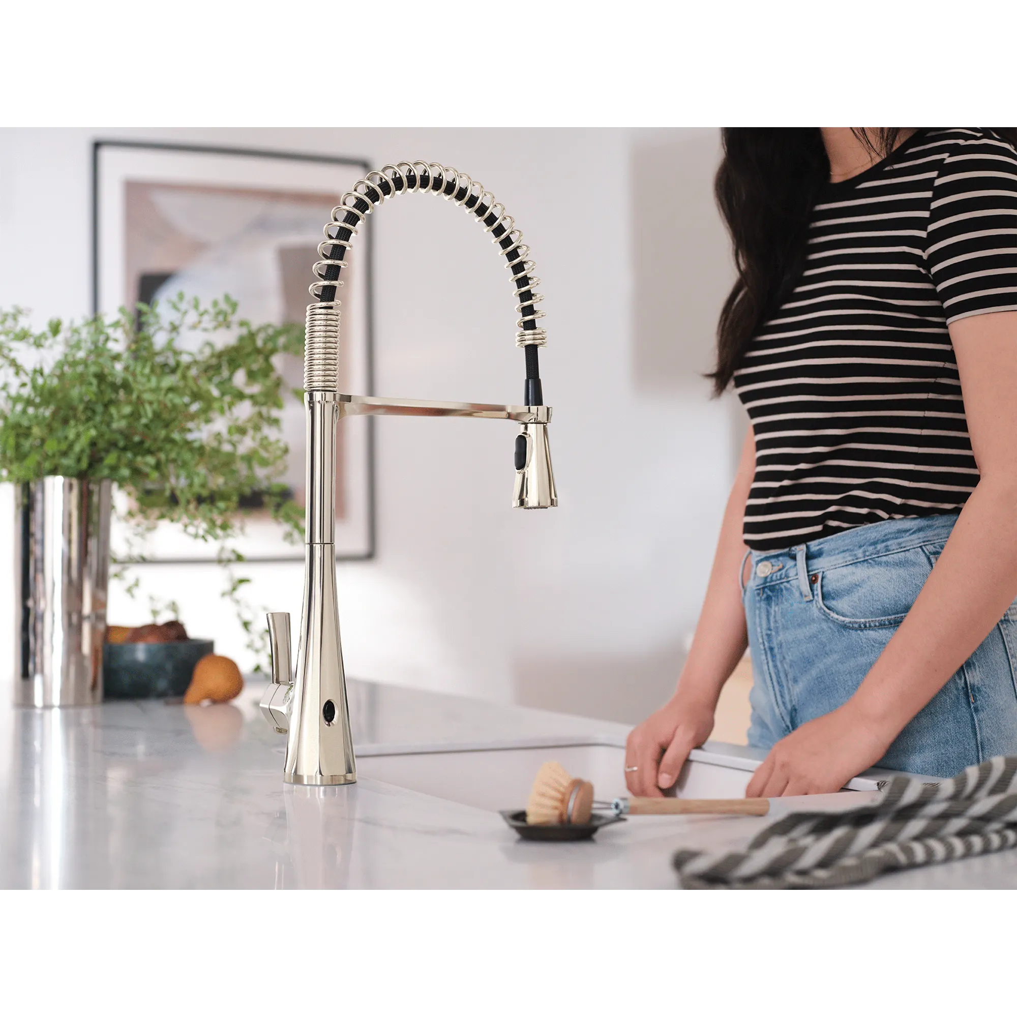 Sinema MotionSense Wave One-Handle Pre-Rinse Spring Touchless Kitchen Faucet - Image 19