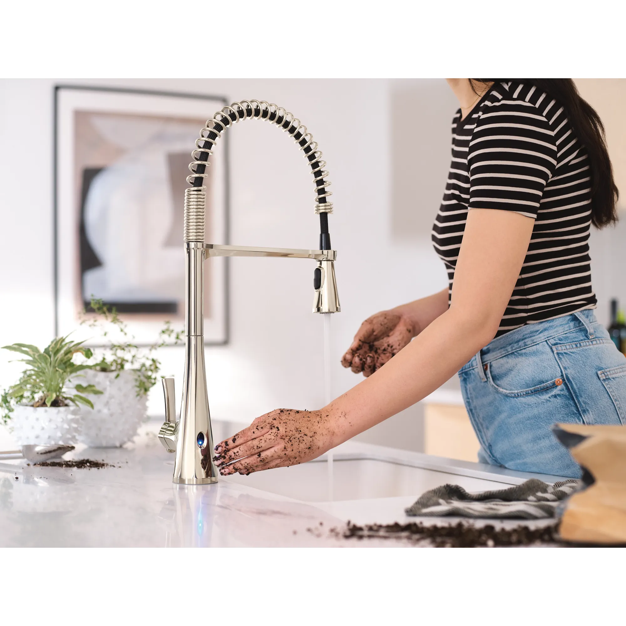 Sinema MotionSense Wave One-Handle Pre-Rinse Spring Touchless Kitchen Faucet - Image 22