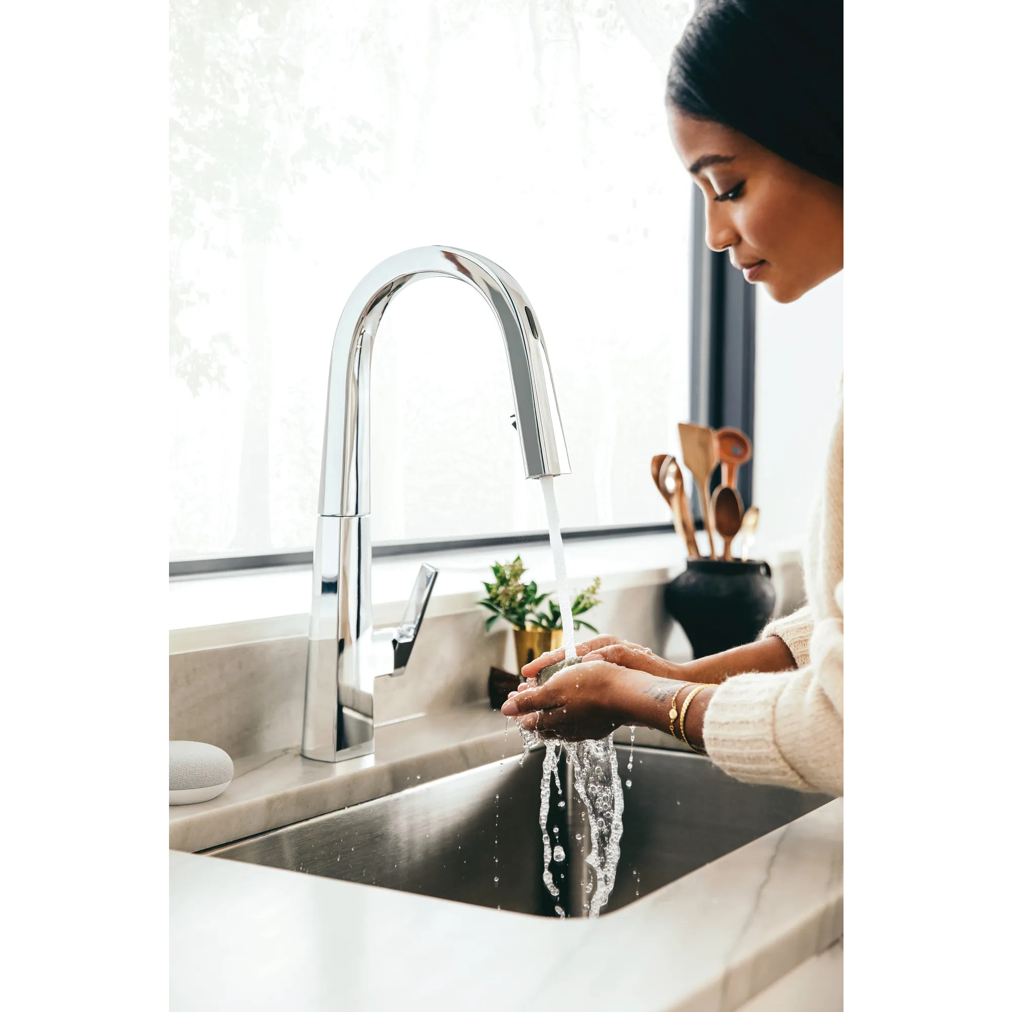 Nio Motion Control Smart Pulldown Touchless Kitchen Faucet - Image 4