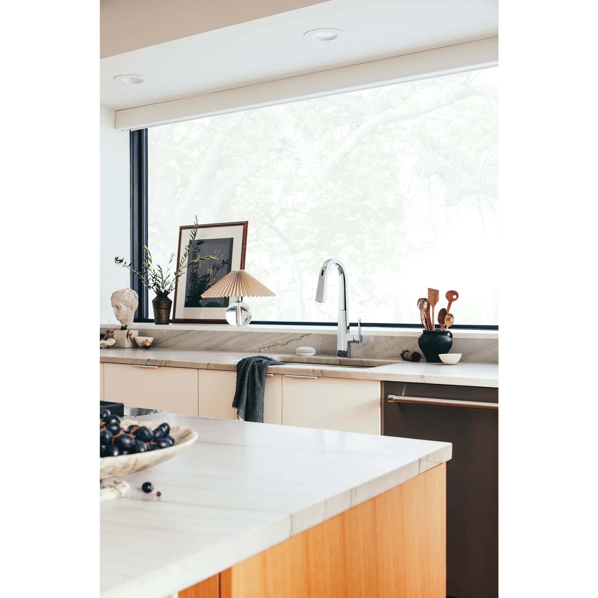 Nio Motion Control Smart Pulldown Touchless Kitchen Faucet - Image 7