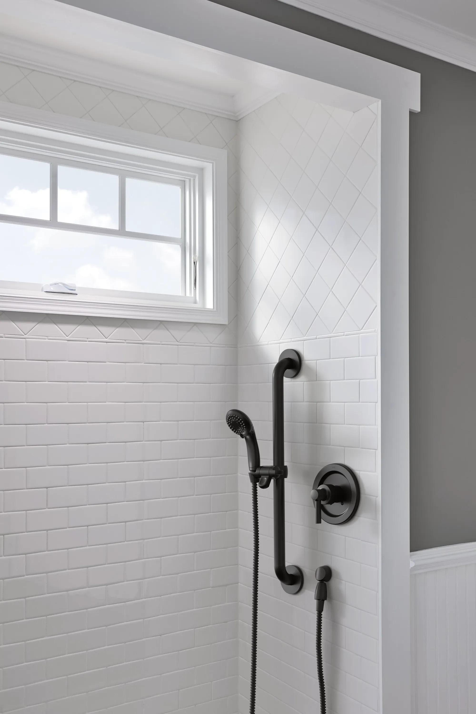 Aluma Matte black cycling tub/shower - Image 3