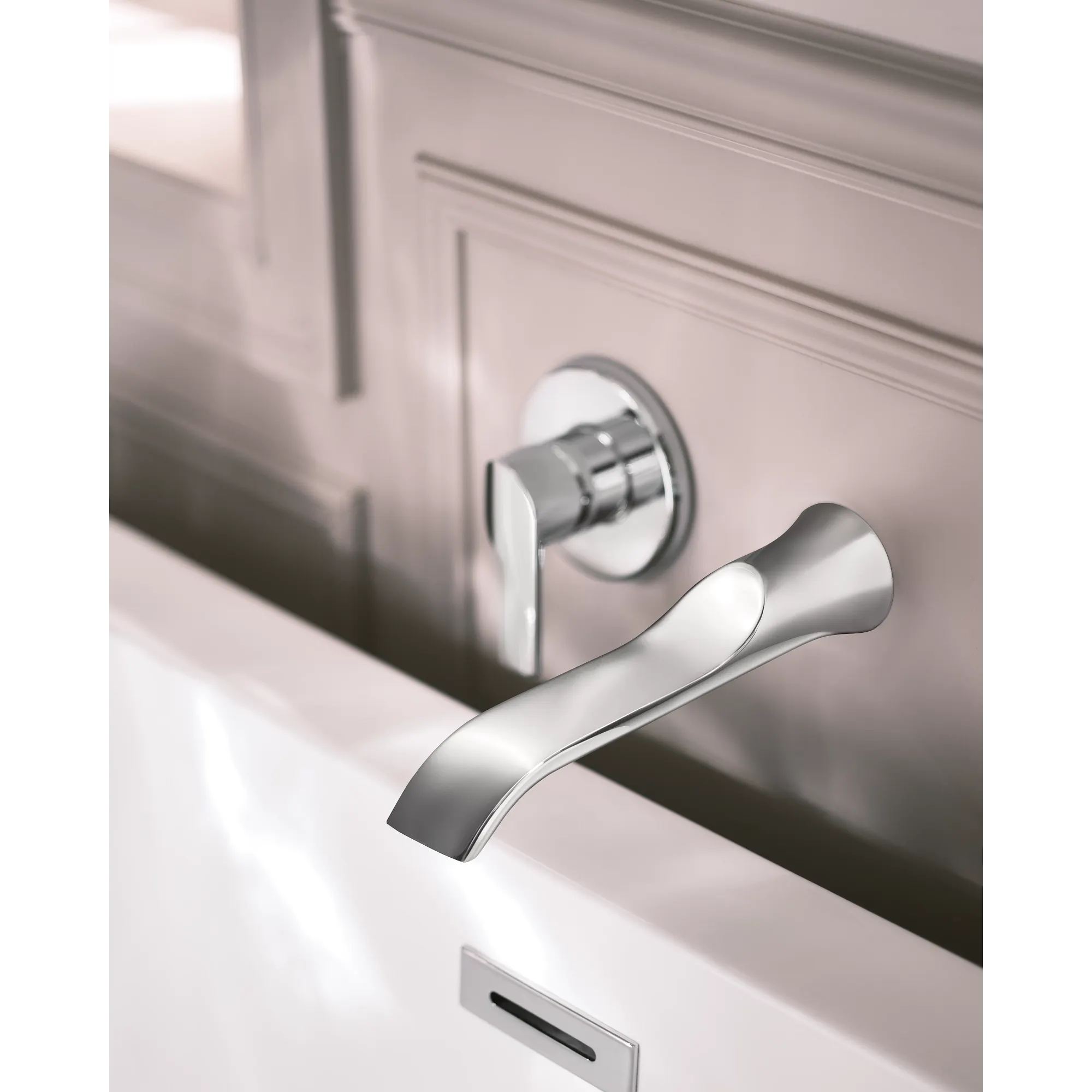 Doux Wall Mount Tub Filler Trim - Image 6